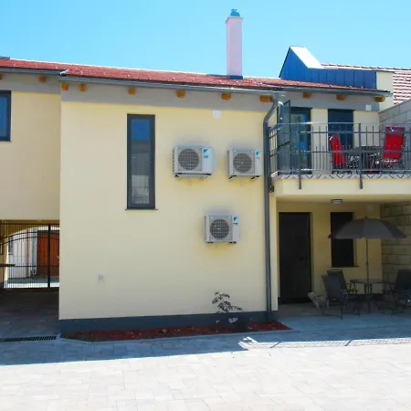 Belvarosi Emeleti Apartman Keszthelyen *