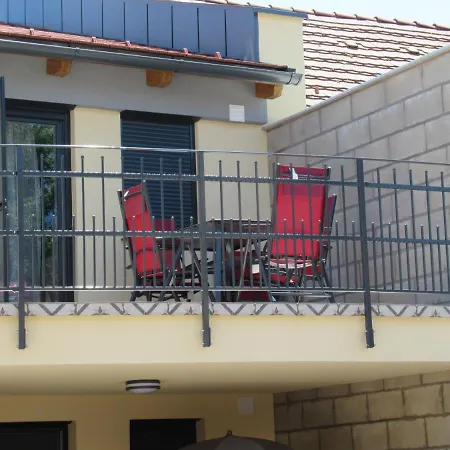 Belvarosi Emeleti Apartman Keszthelyen Apartment *